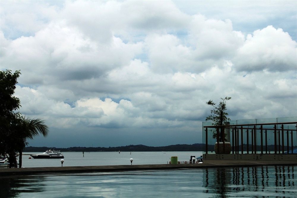 Harris Center Batam